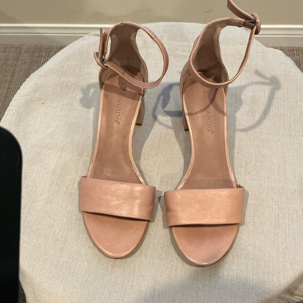 Women’s Bernardo Tan Leather Heeled Strap Sandals